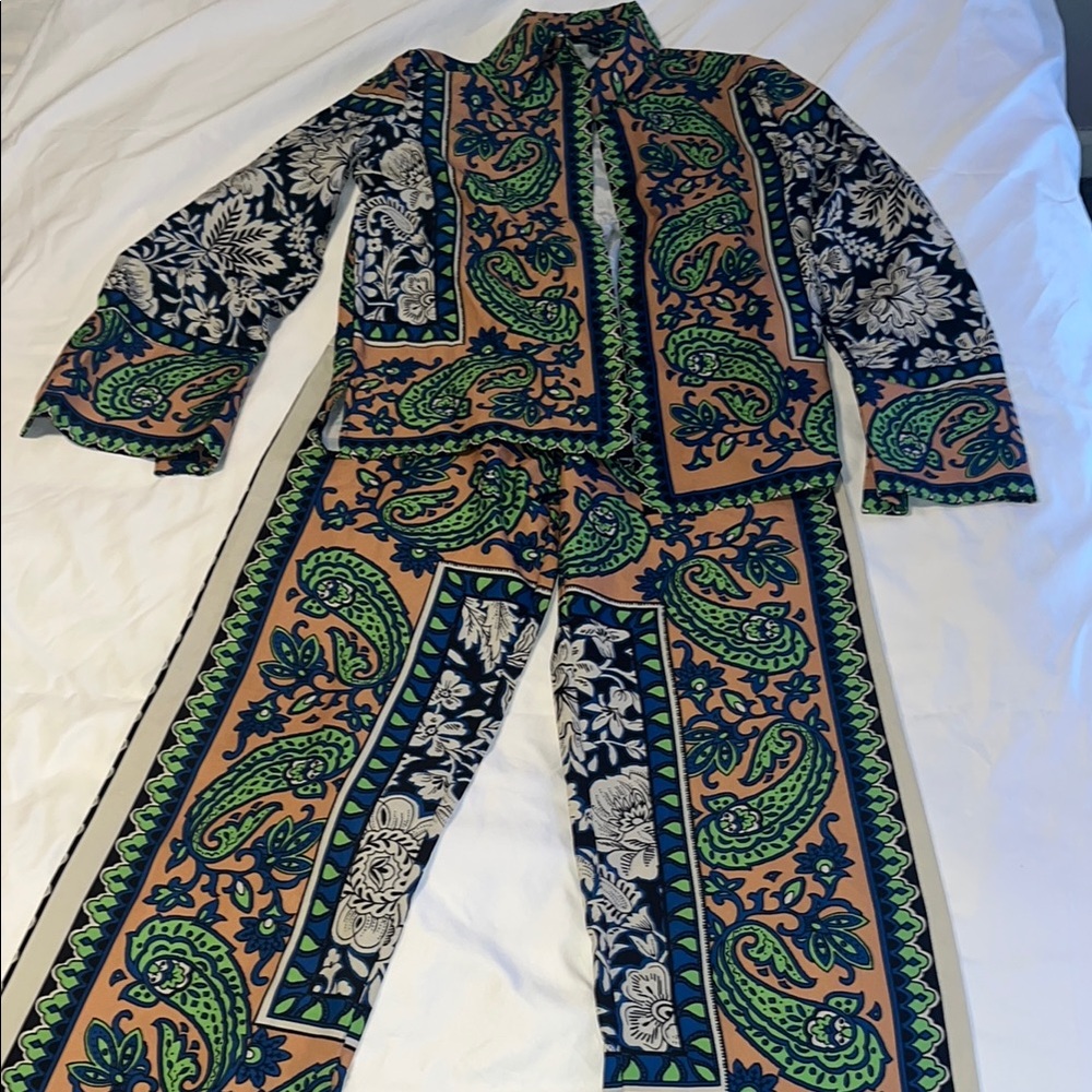 INDEFEIR Paisley Print Women's matching set size XS EUC
